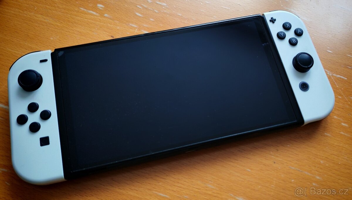 Nintendo Switch OLED + příslušenství + hra - 4