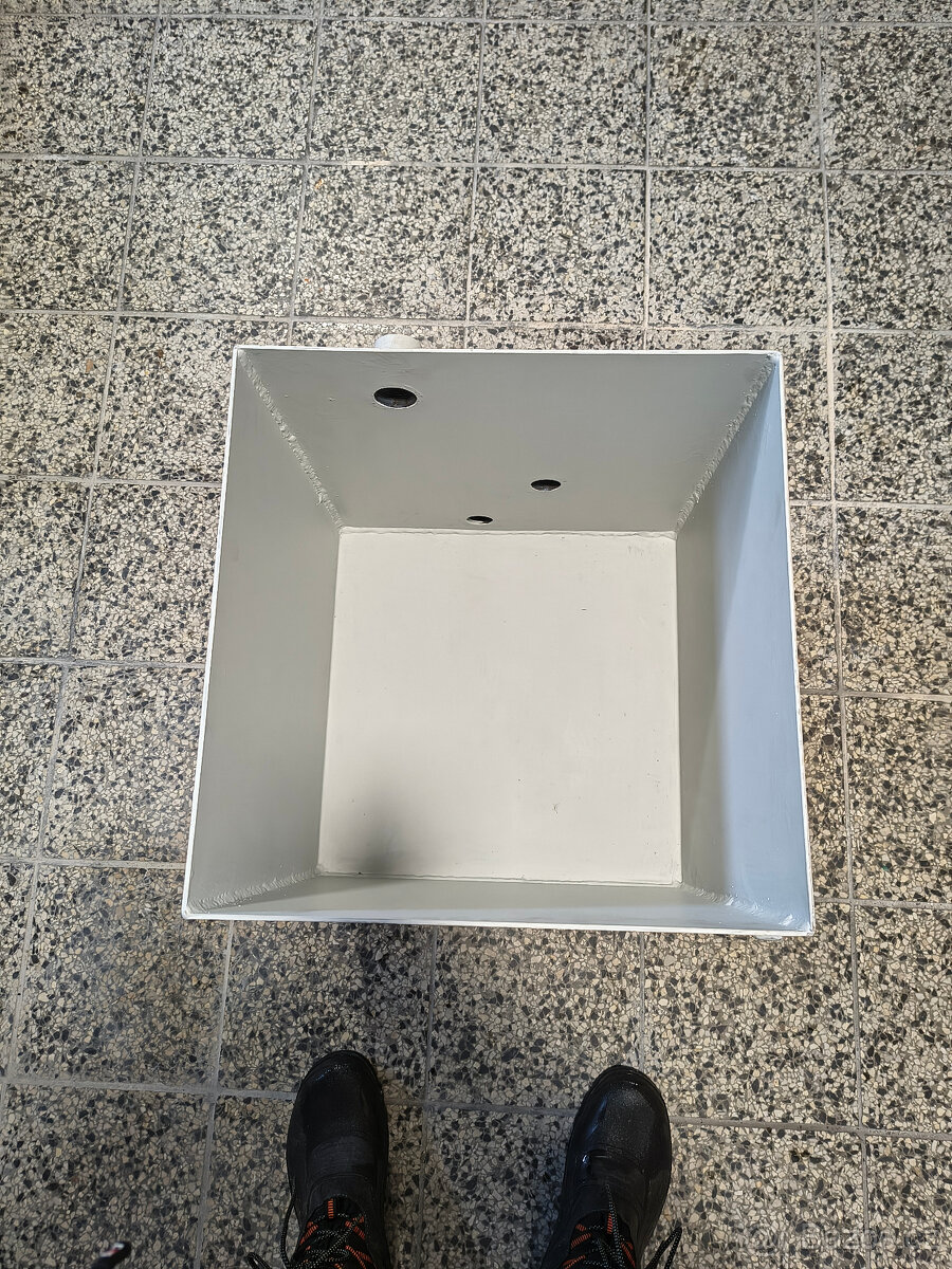 Expanzní nádoba na půdu. - 4