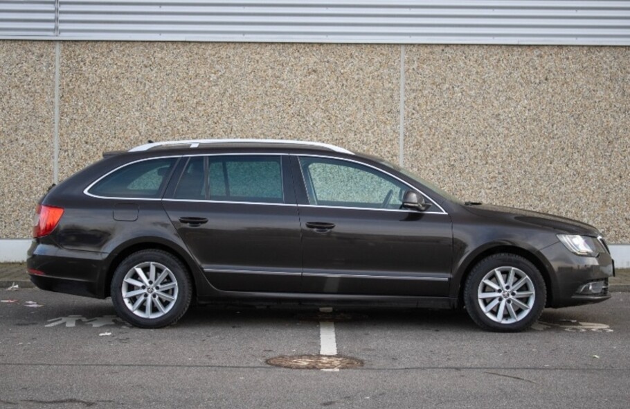 ŠKODA SUPERB 2.0 TDI DSG - 4
