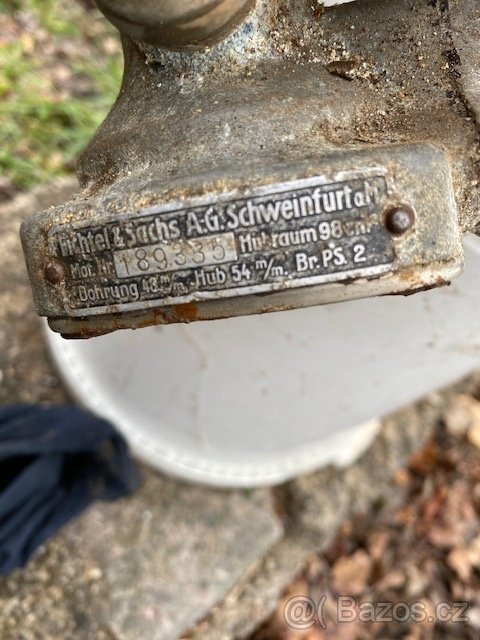 Prodám přívěsný lodní motor Sachs, r.v. kolem 1935 - 4