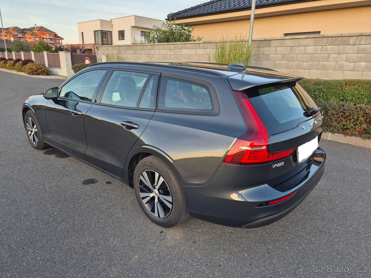 Volvo V60-150 PS-Kamera-Automat-Pravidelný servis TOP CENA - 4