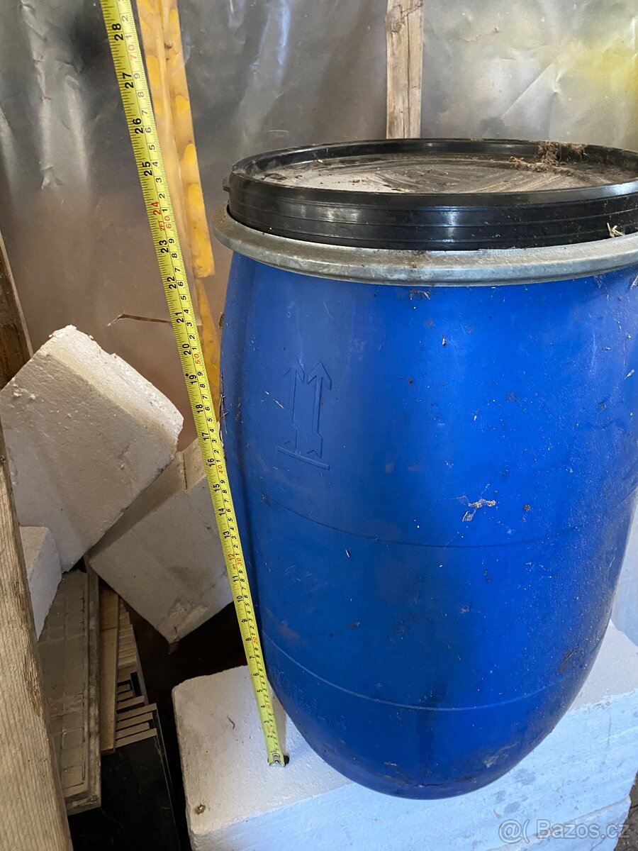 Prodám dva plastové sudy s obručí - 4