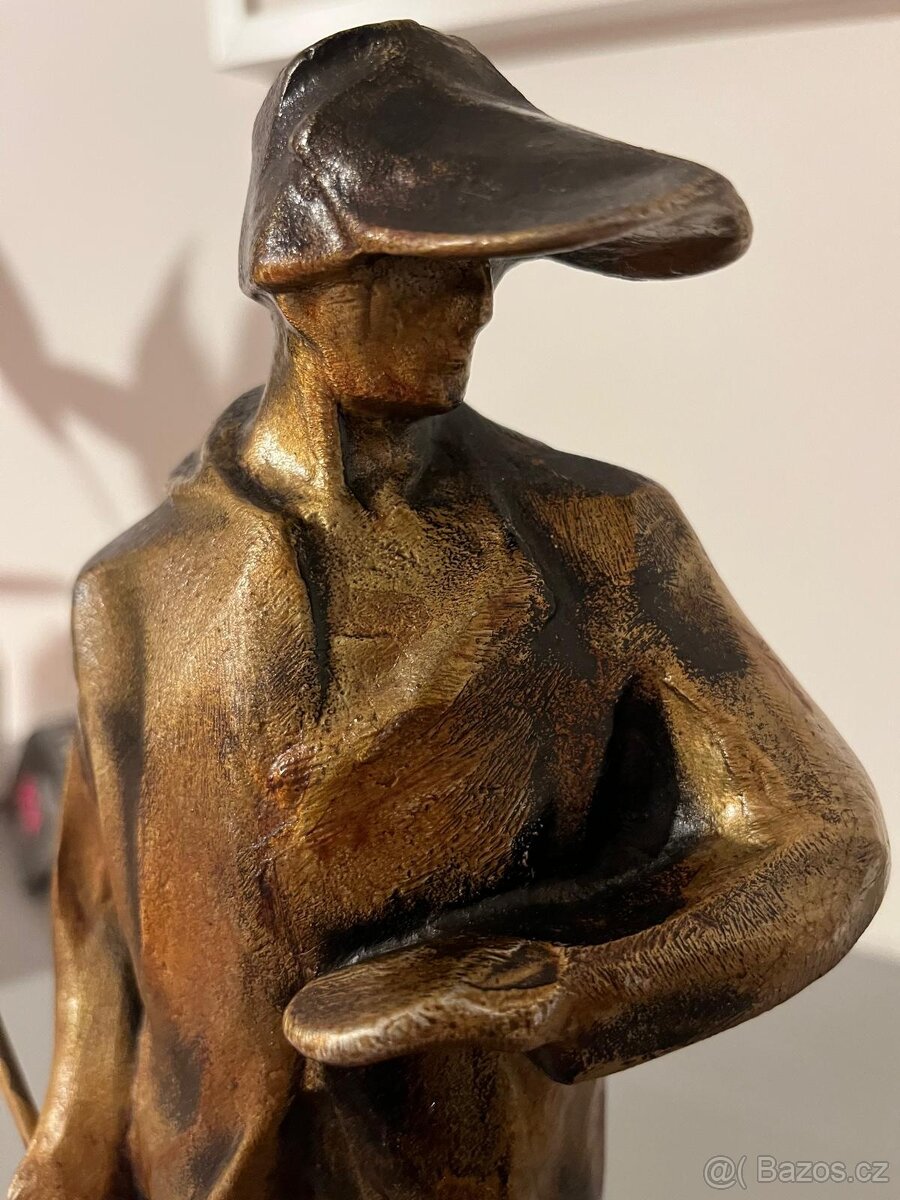 Starší elegantní soška FIGURA MUŽE V SAKU - 4