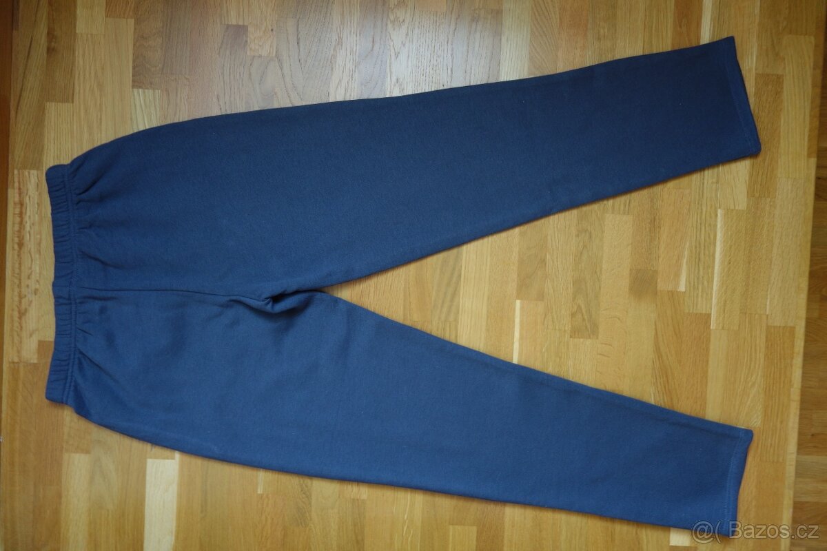 Tmavě šedé dívčí tepláky vel.151/160 - 4