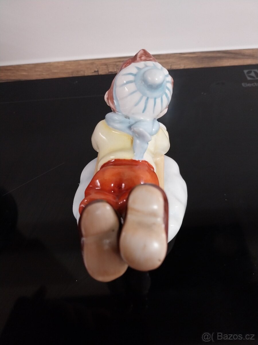 Chlapec na sáňkách - 4