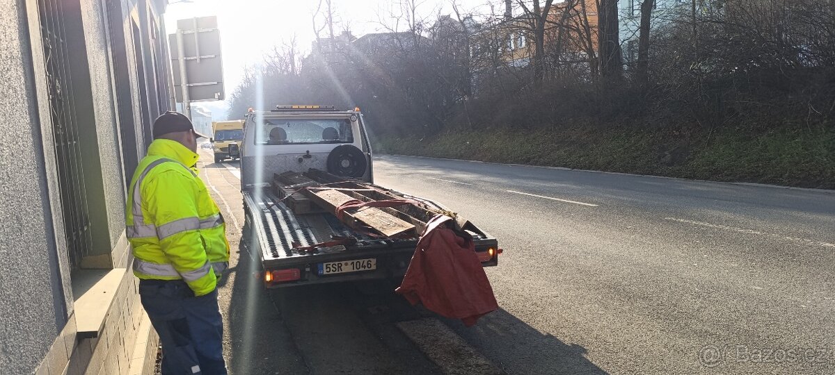 Odtahový speciál Ford Transit.