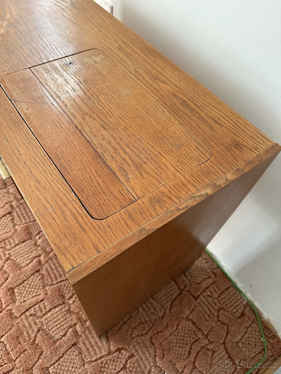 Skříňový šicí stroj včetně návodu - 4