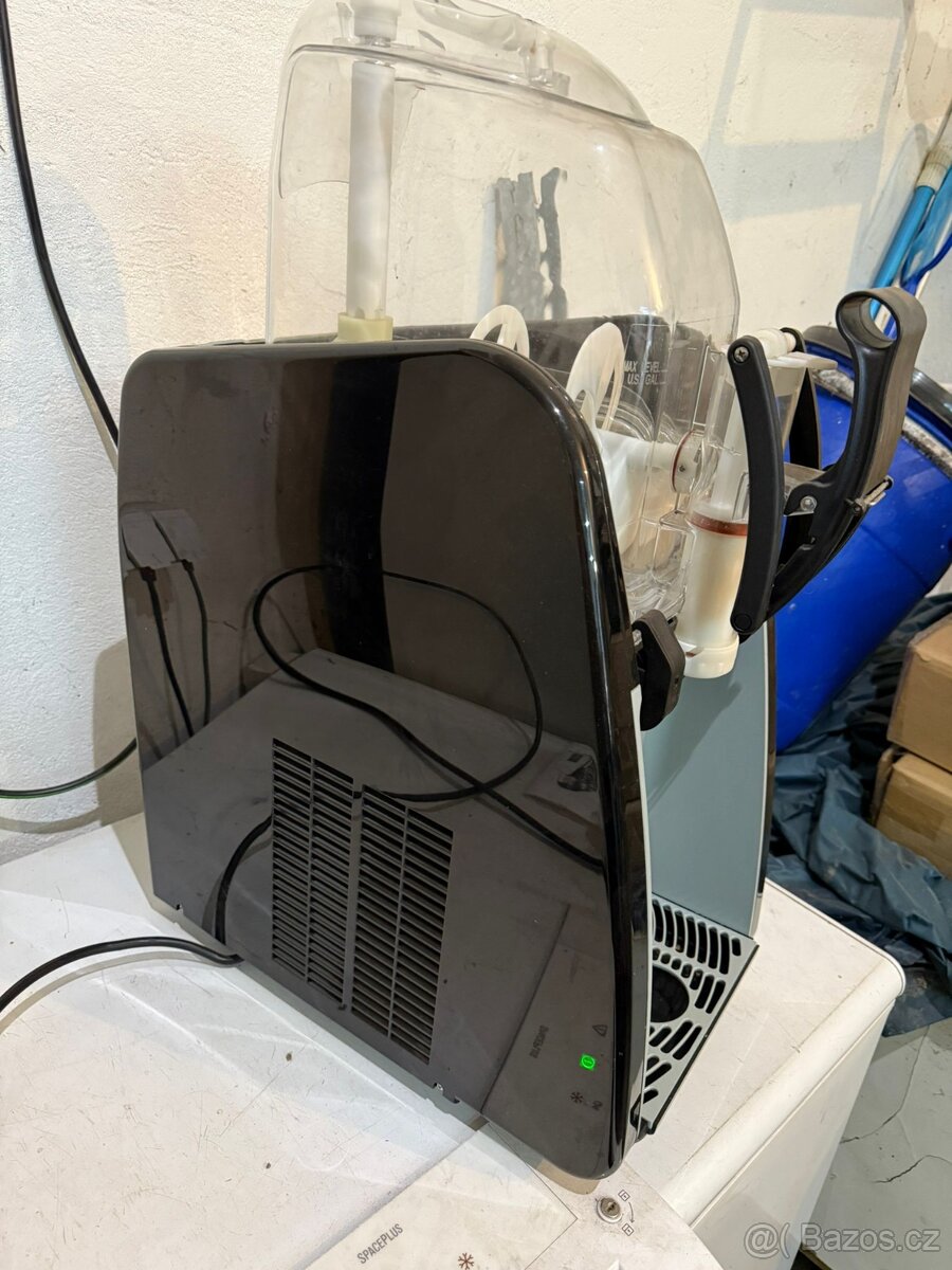 VÝROBNÍK MRAŽENÝCH JOGURTŮ A SOFT ICE QUICKREAM ČERNÝ 1X 4 L - 4