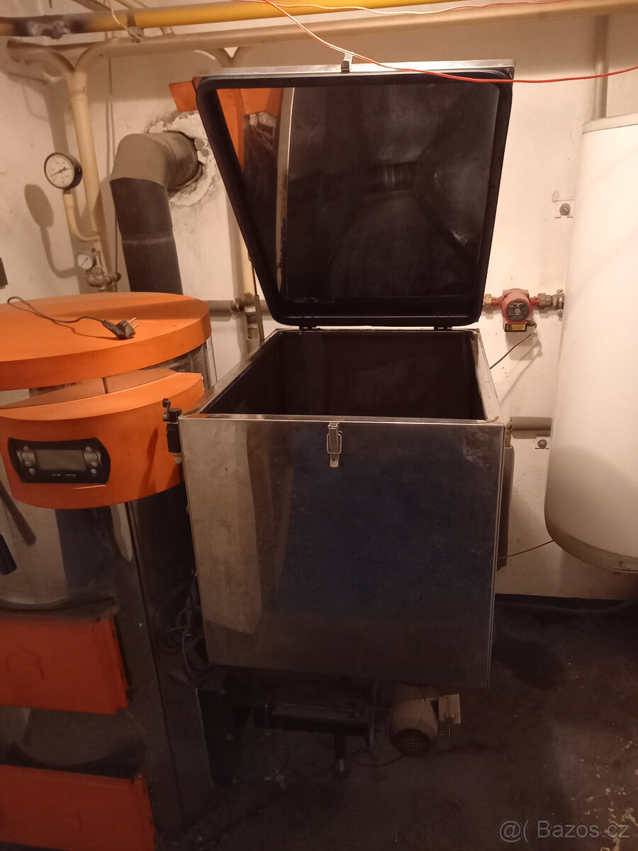 Kotel na peletky a uhlí s automatickým podavačem DOTACE - 4
