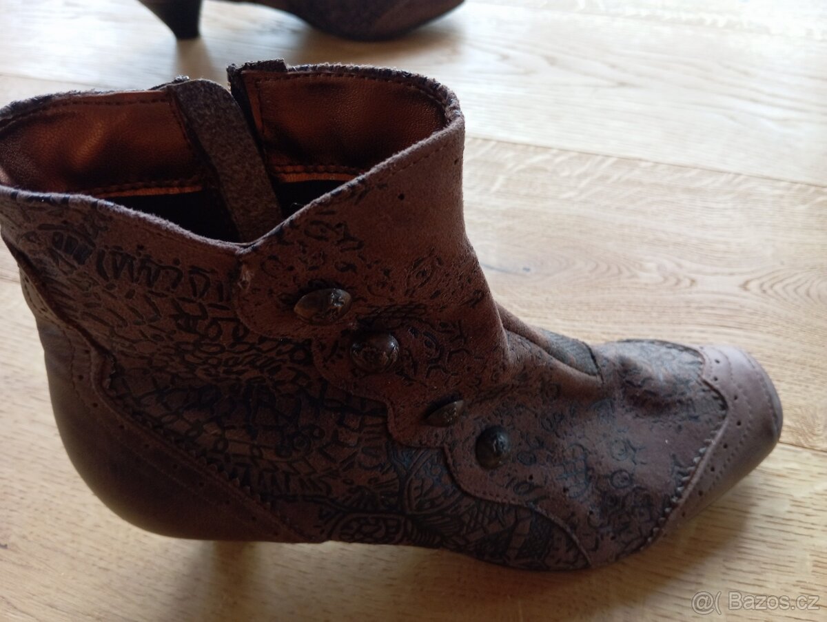 Téměř nenošené boty podzim,jaro vel.40 - 4