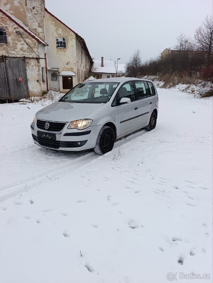 Volkswagen Touran - 4