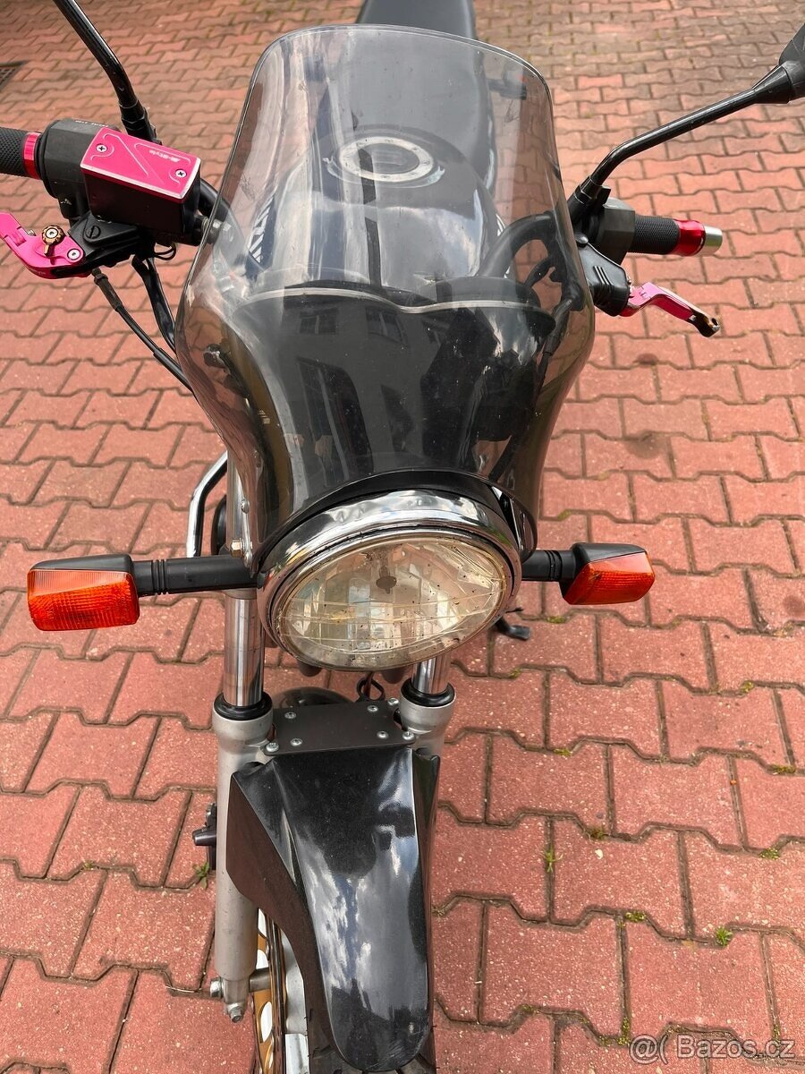 Suzuki GS 500e - 4