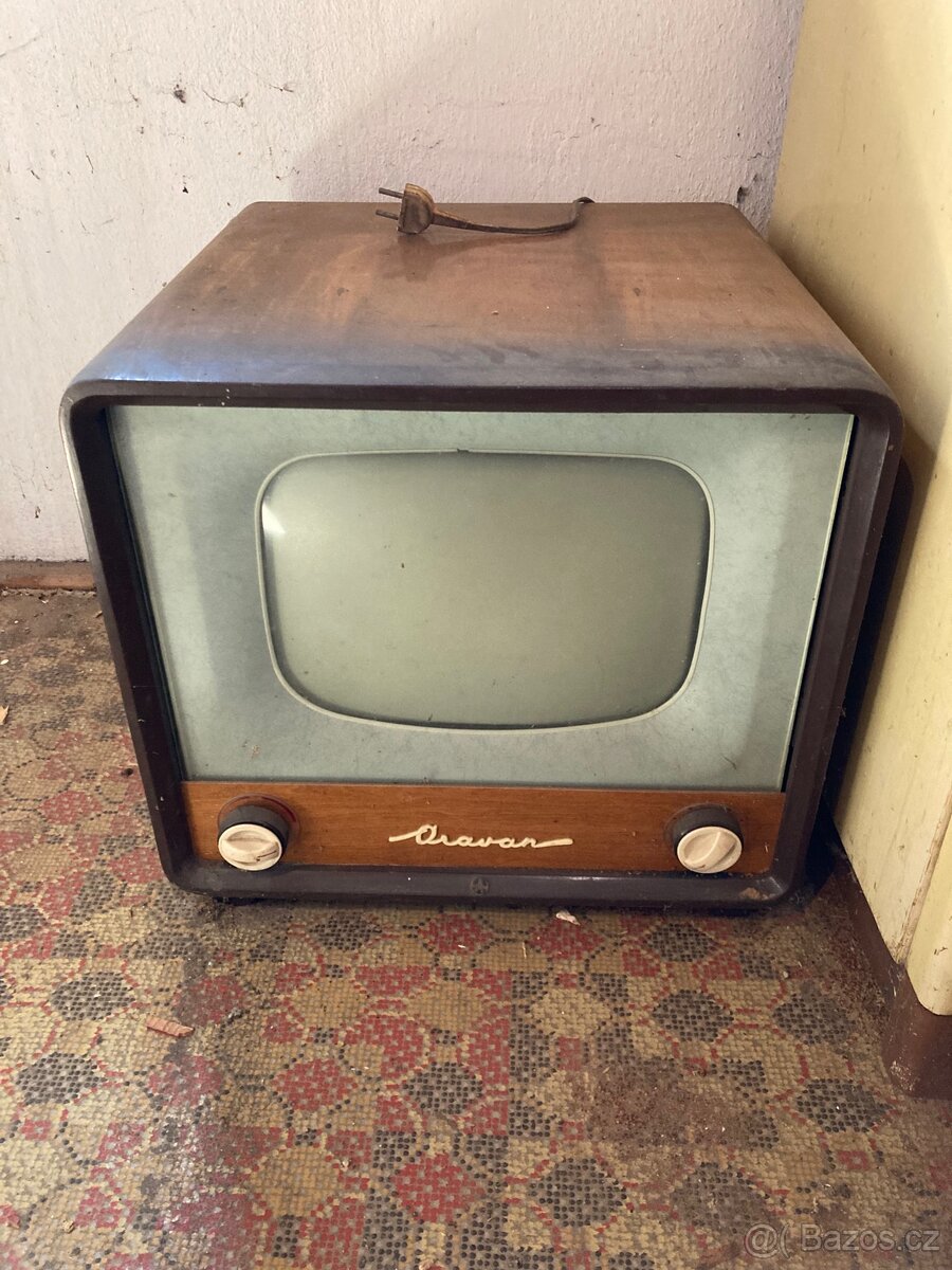 Retro televize a mycí stůl - 4