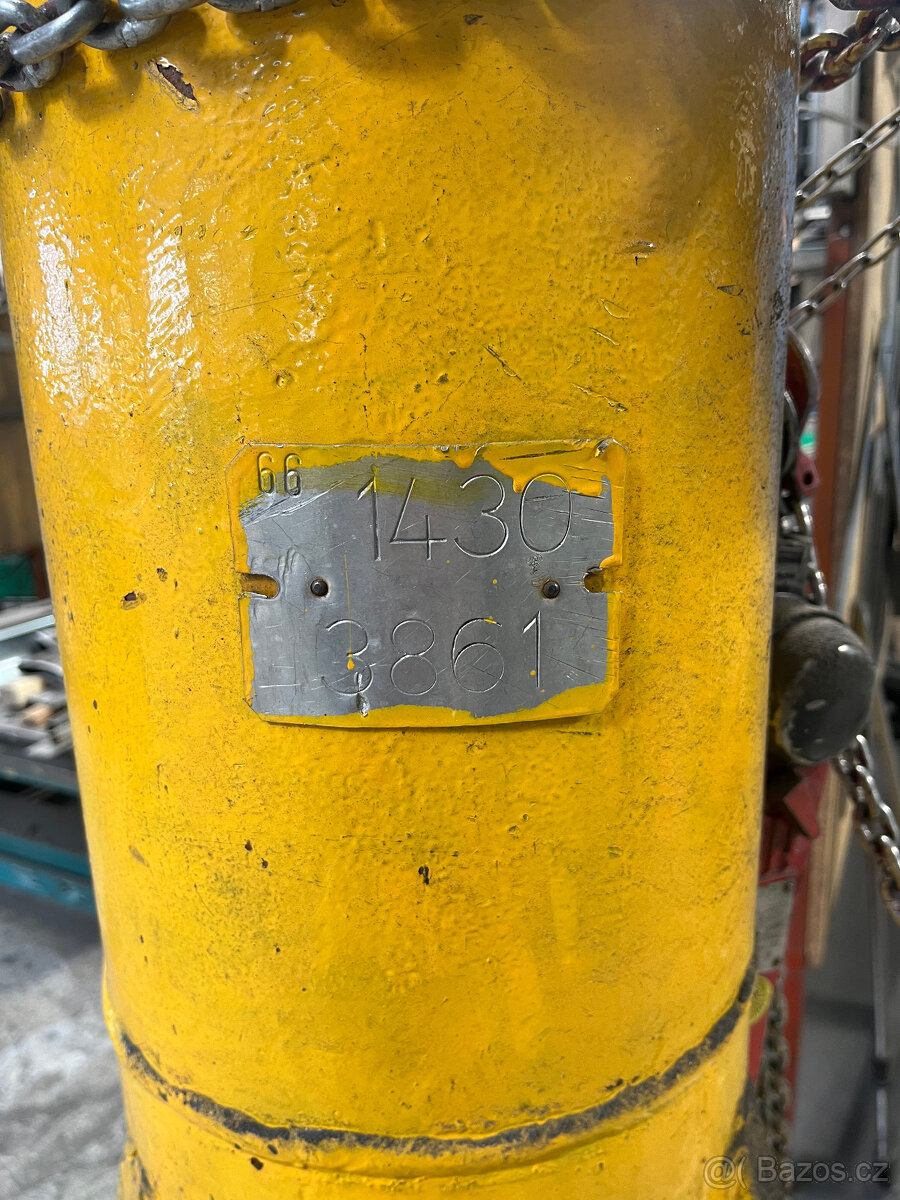 Otočný jeřáb 500 kg - 4