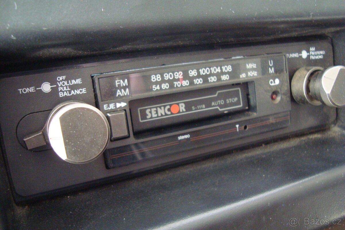 Autorádio a středový panel - 4