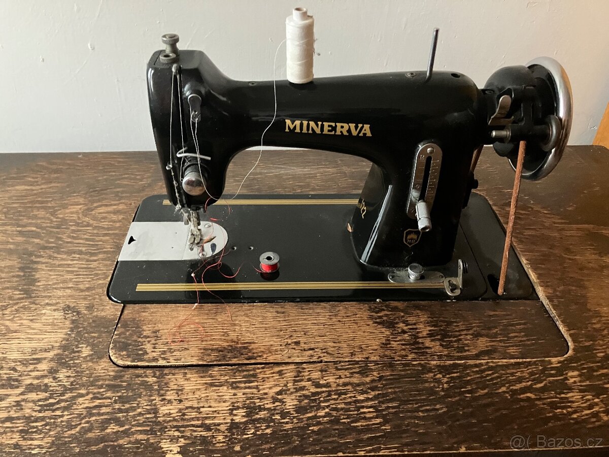Prodám starý šlapací šicí stroj MINERVA - 4