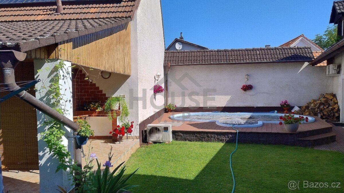 Prodej rozsáhlé usedlosti, 203 m² na pozemku 1161, Hýskov, o - 4