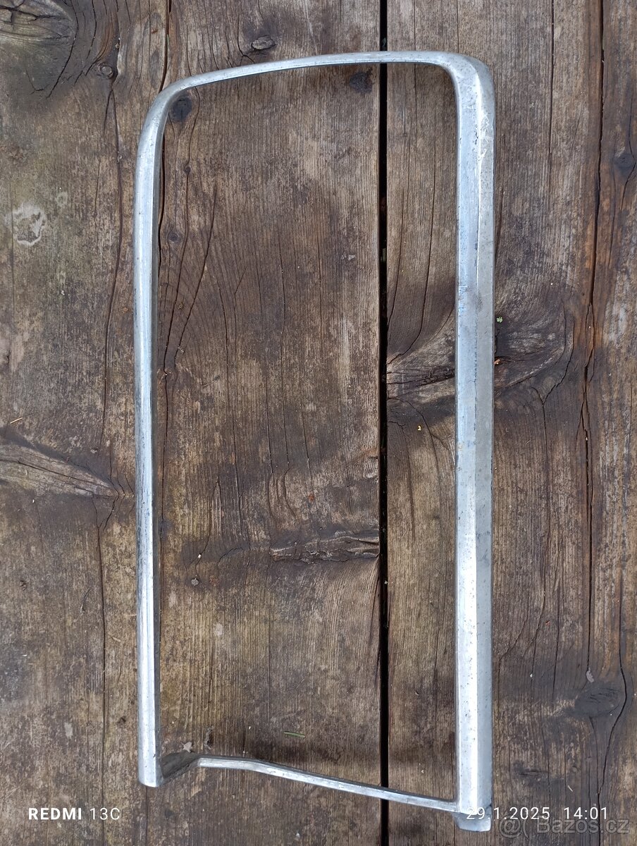 Zadní světlo a chrom rámečky BMW E12. - 4