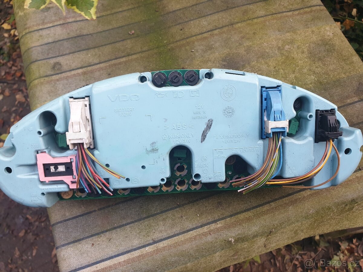 BMW E36 budíky, roletka - 4