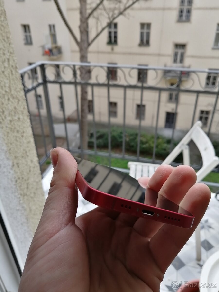 IPhone 13 červený - 4