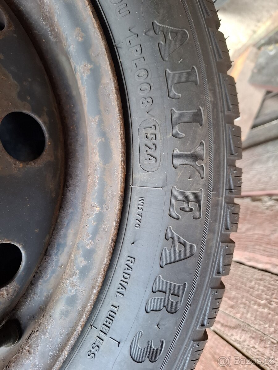 Renault - plechové disky R15 + celoroční pneumatiky 185/60 - 4