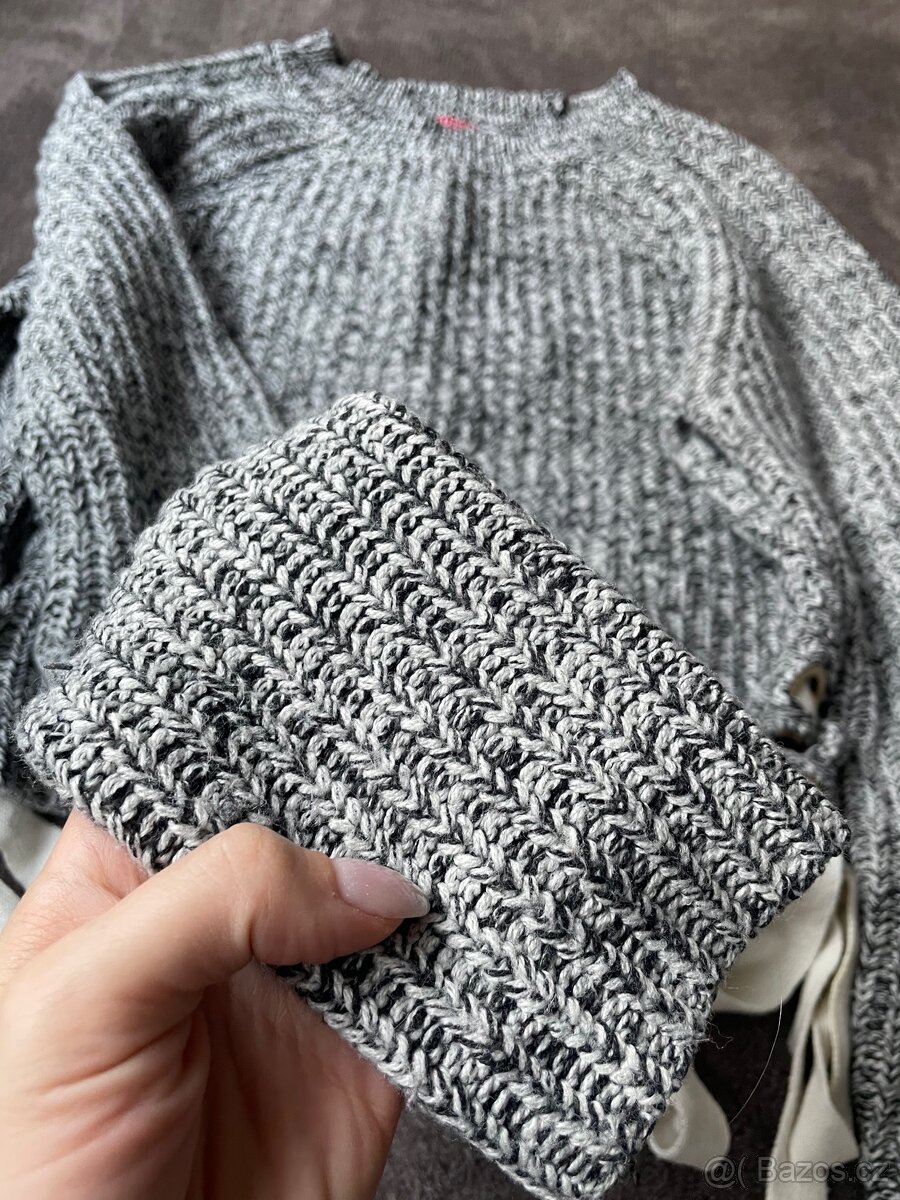 Dámský pletený svetr Guess - 4