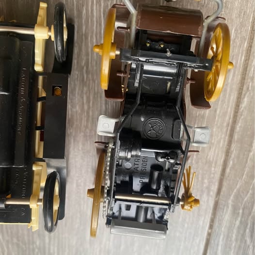 Stará hodně rozbitá autíčka - czechoslovakia - 4