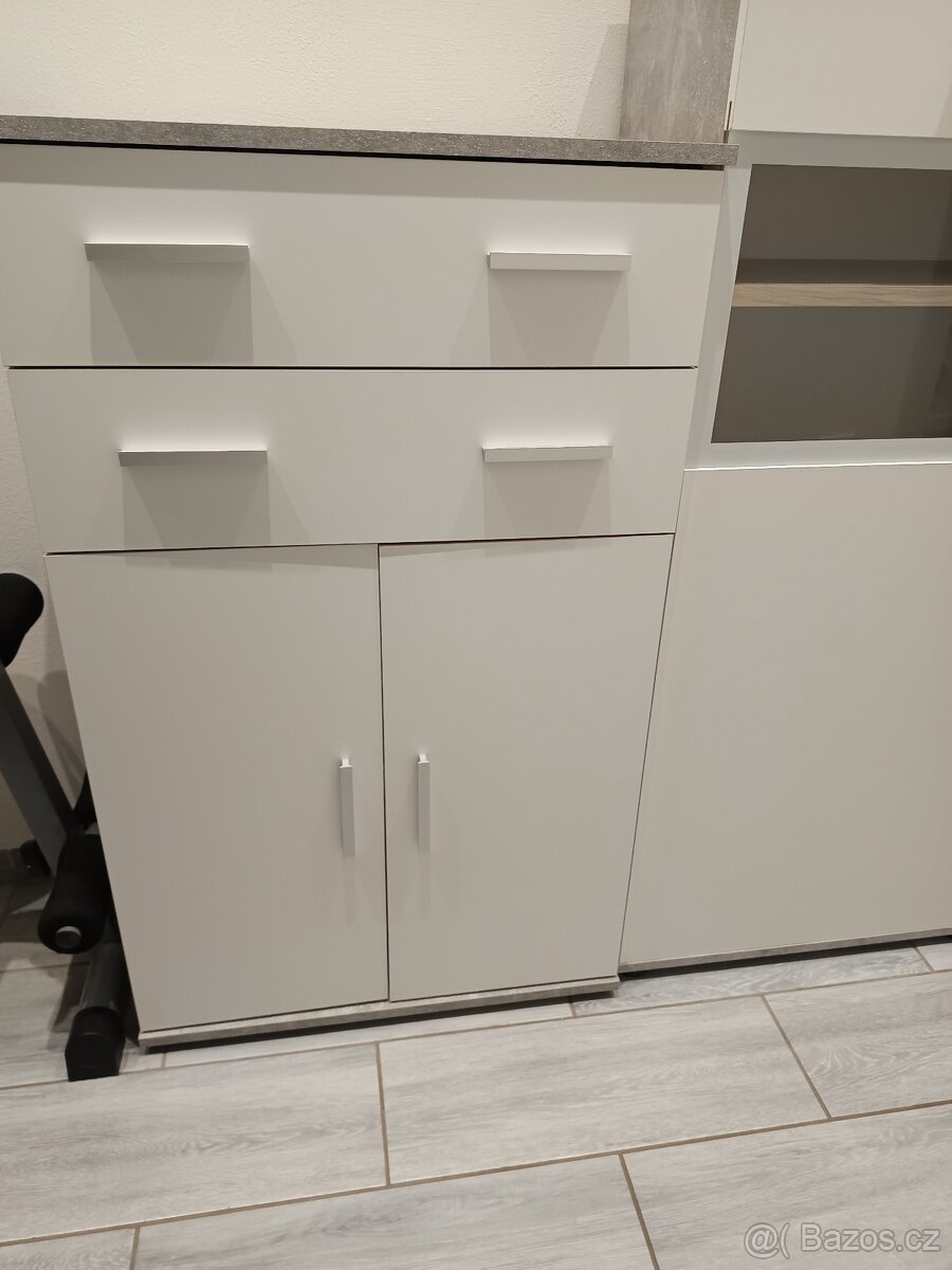 ŠEDO-BÍLÝ nábytek SKŘÍNĚ / KOMODY - 4