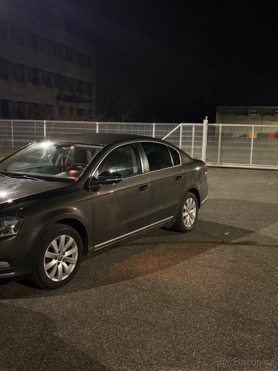 Auto Volkswagen passat B7 - 4