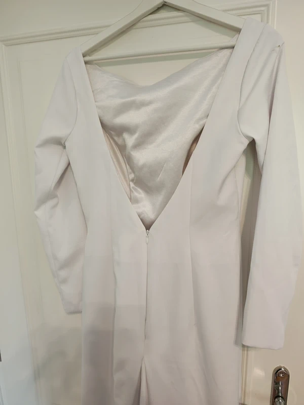 Sexy svatební šaty s odhalenými zády - 4