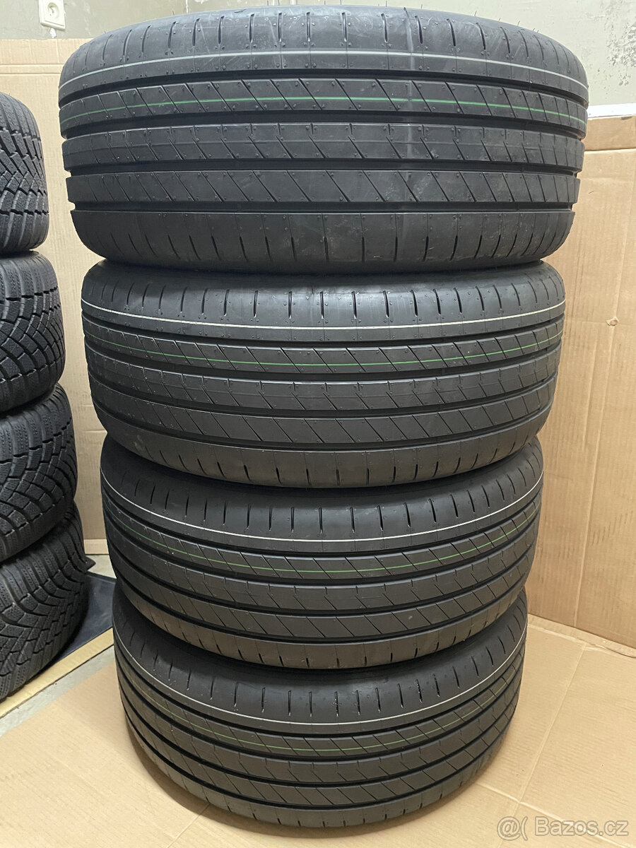 R.V 2025 NOVÁ ORIGINÁL LETNÍ SADA ŠKODA SUPERB 3,4 235/40/19 - 4