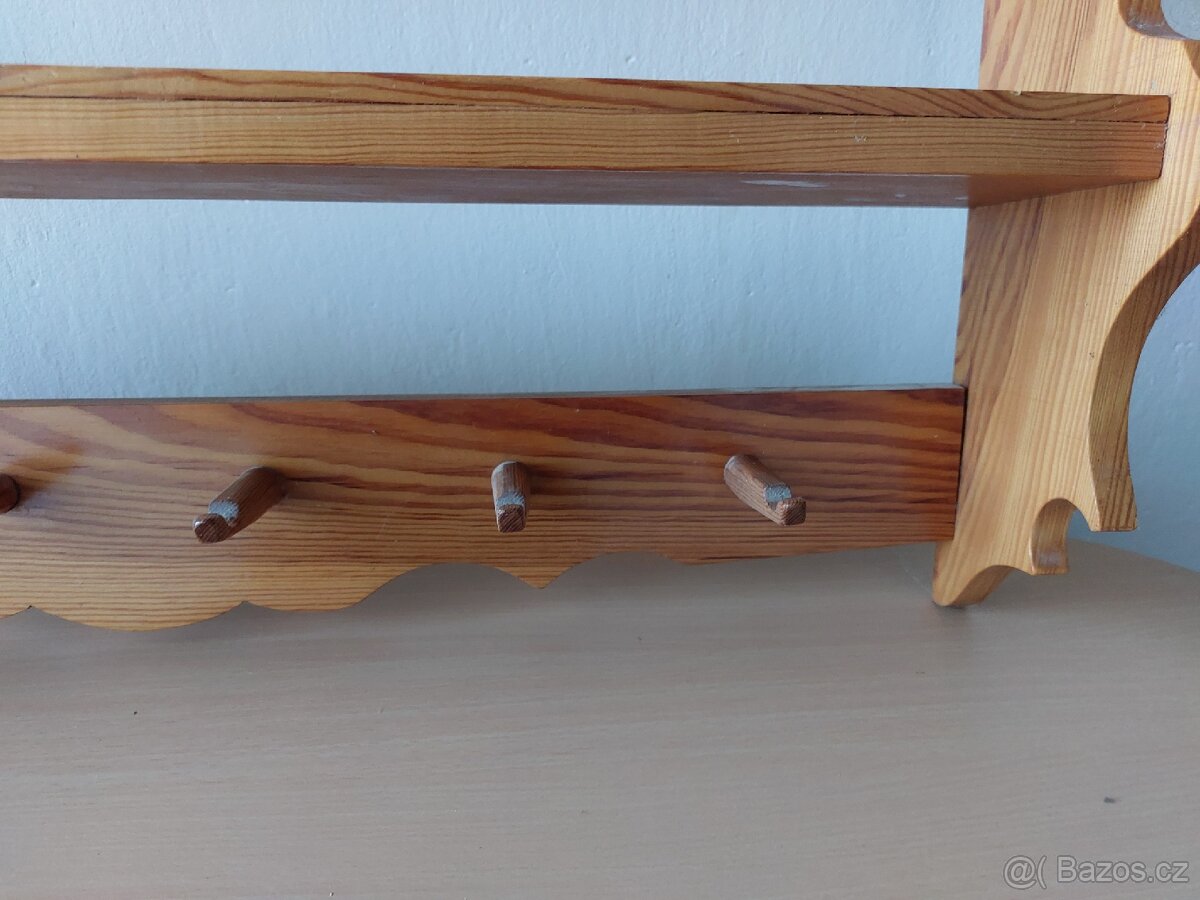 Krásná stará dřevěná polička na hrníčky a talířky - 4