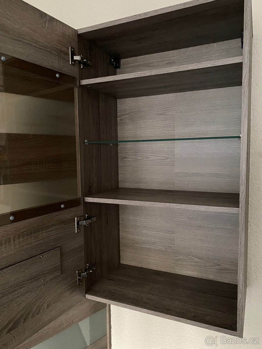 KOMODA + NÁSTĚNNÁ SKŘÍŇKA - 4