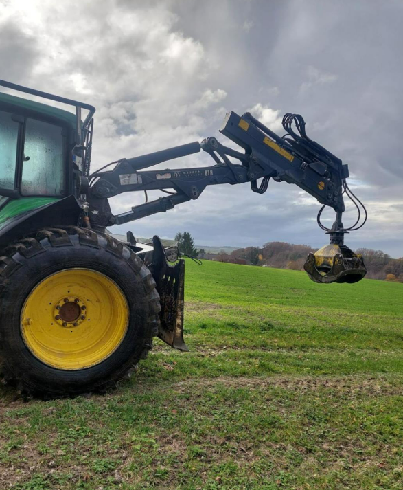 Lesní traktor JOHN DEERE 6930 - 4