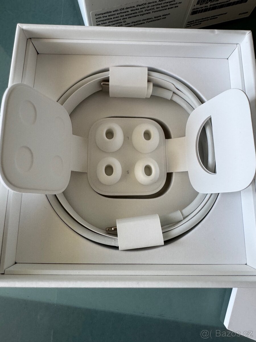 Apple AirPods Pro - 4