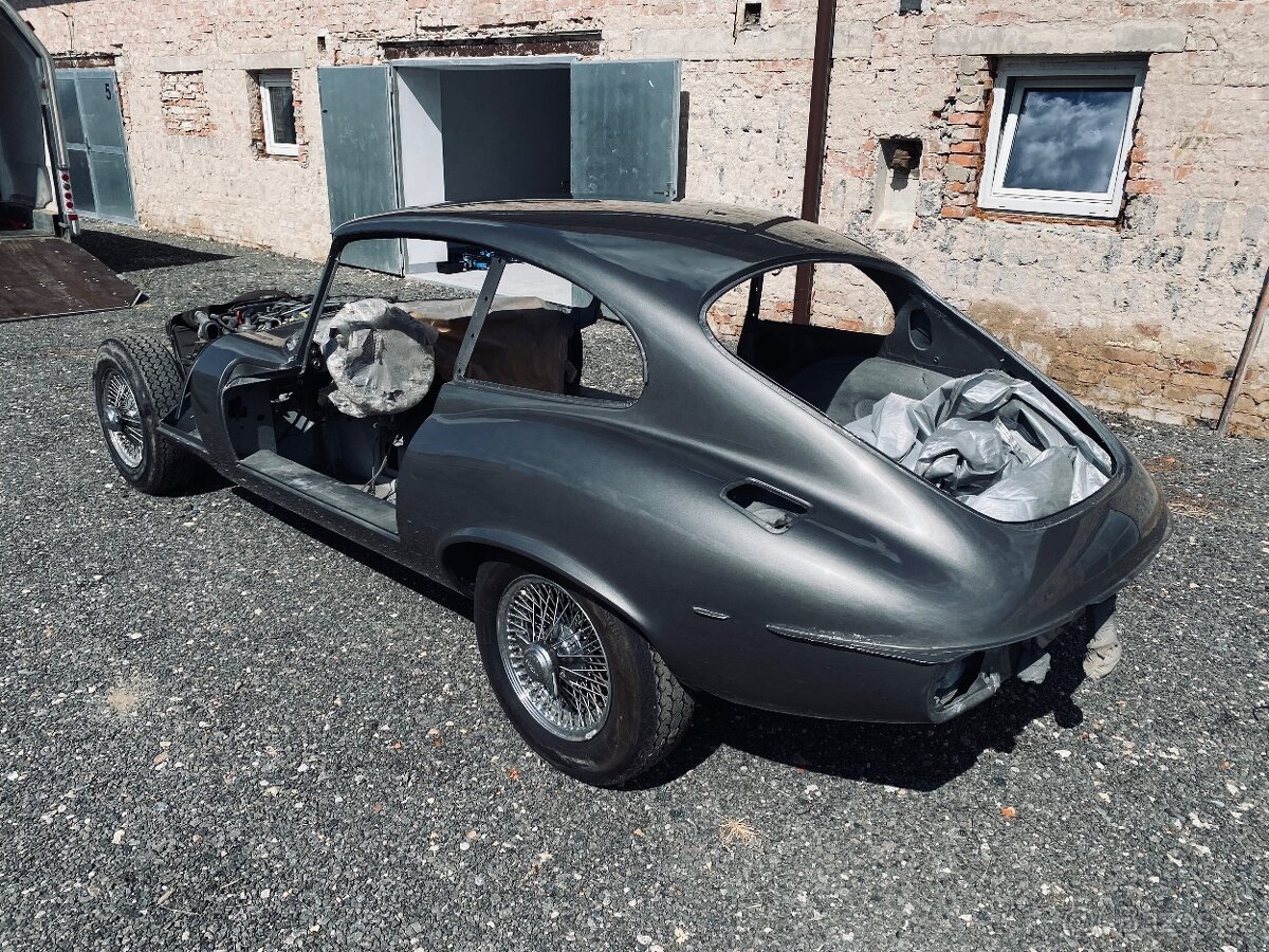 Jaguar E-Type Series 3 V12 Manual - 4