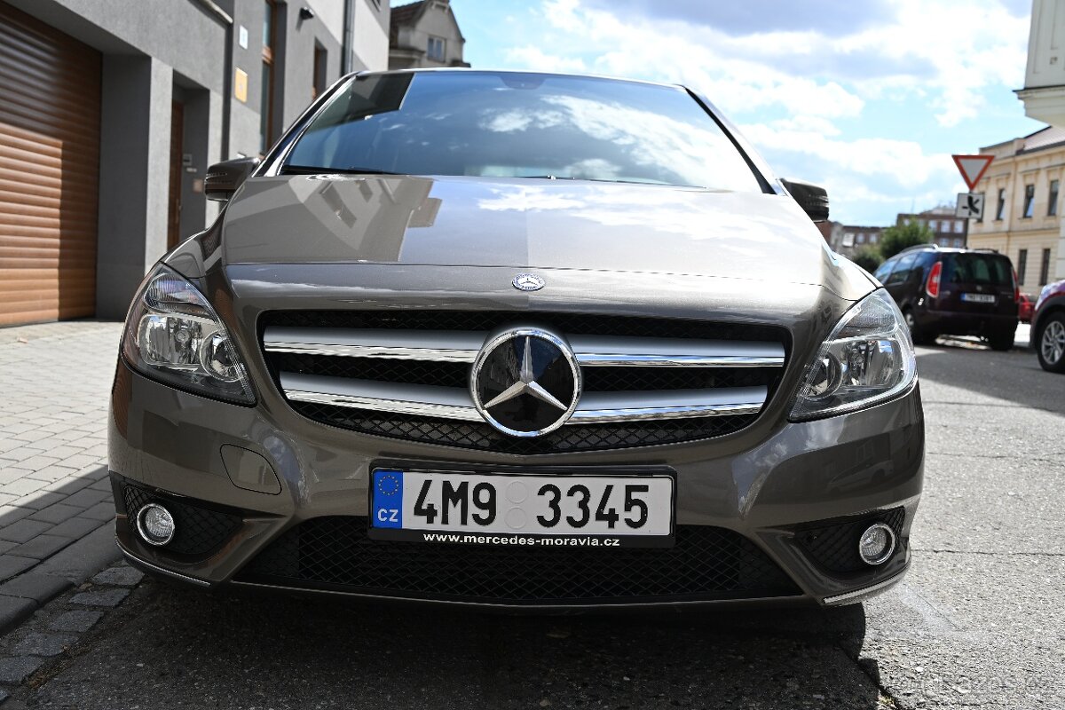 Mercedes-Benz B180 - 4