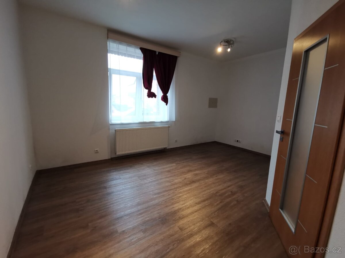 Pronájem 3+kk s parkovacím stáním a předzahrádkou, 90 m2 - 4