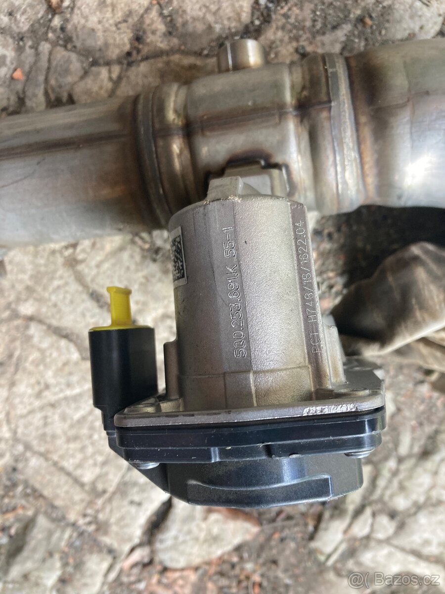 Katalyzátor včetně škrtící klapky - 4