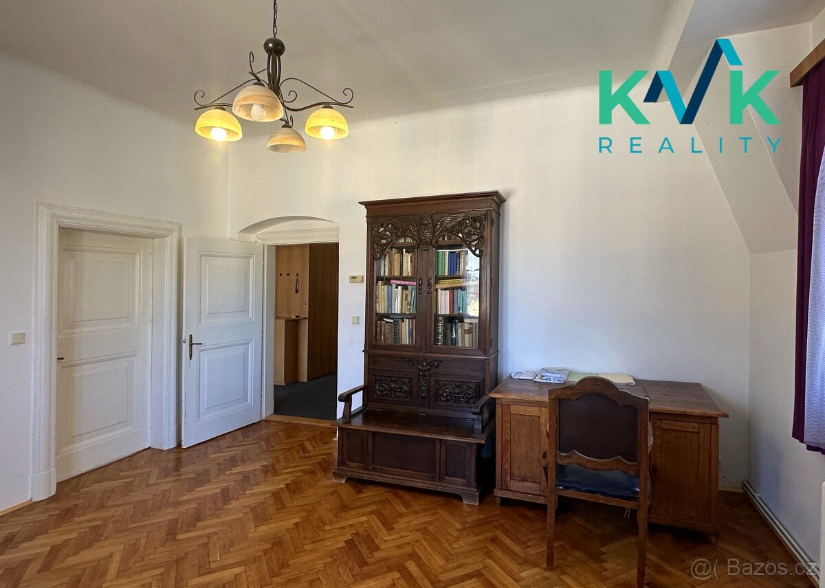 Prodej bytu v dispozici 4+1, užitná plocha 120m², Centrum Ka - 4