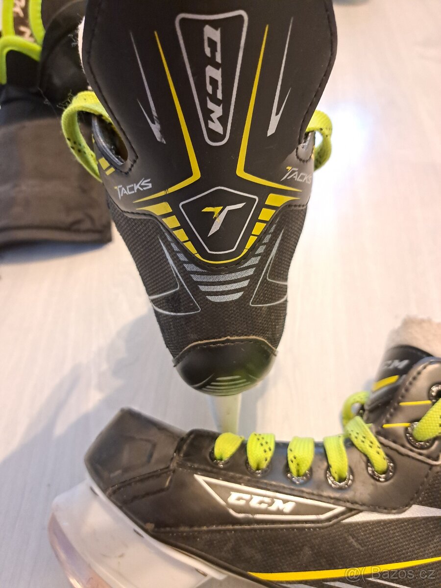 Hokejové brusle CCM Tacks velikost 32. - 4