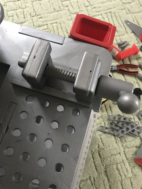 Pracovní stůl a spousta nářadí - 4