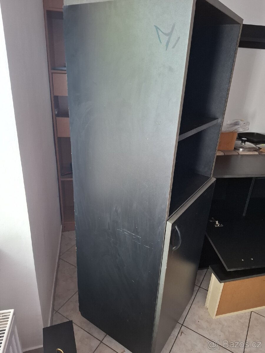 Černá skříň 1. - 4