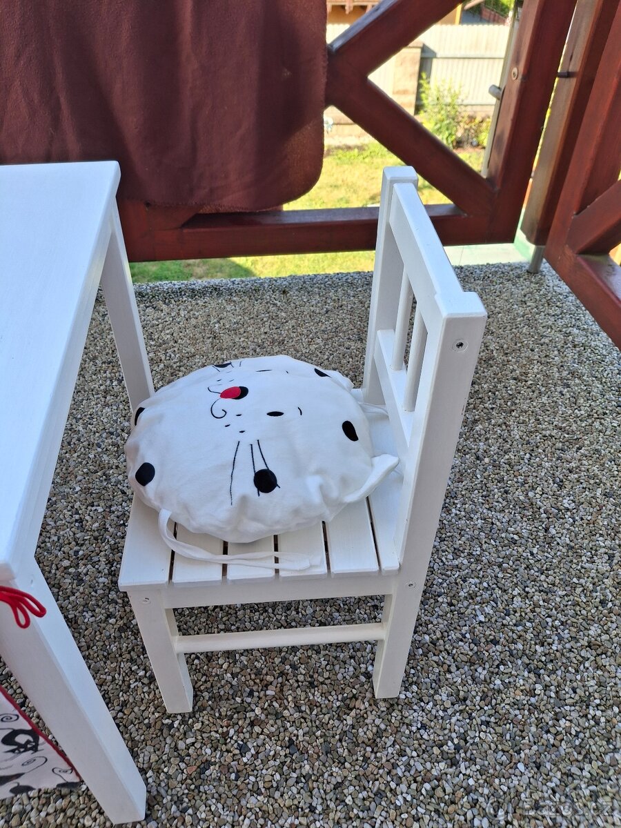 Dětský stoleček se židlemi - 4