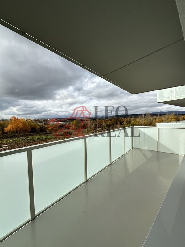 PRONÁJEM MODERNÍHO & PROSTORNÉHO 2kk s Terasou v Residenci R - 4