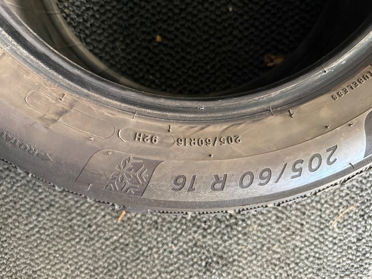 prodám zimní 205/60/16 Michelin - 4