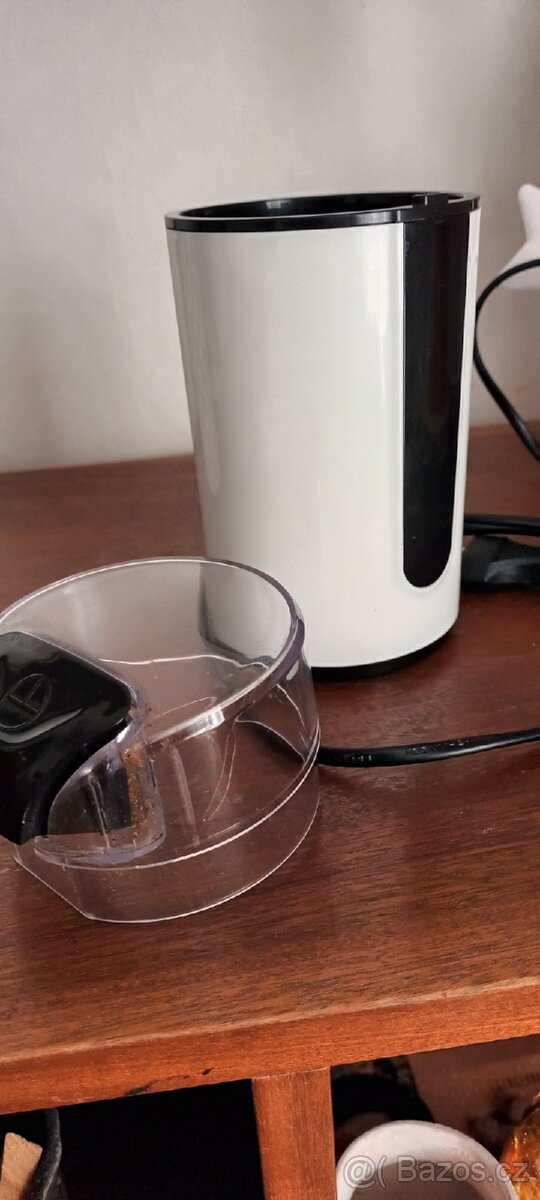 Mlýnek na kávu Ideenwelt - 4