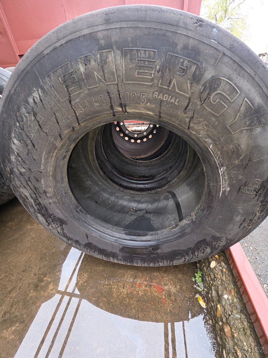 Pneu 445-45/19.5 - 4