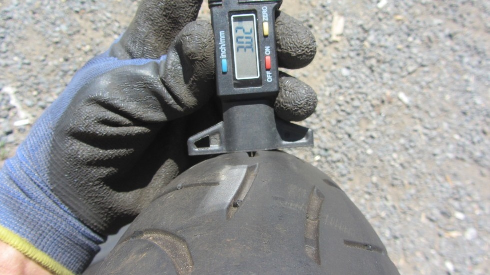 Metzeler 120/70/17, DOT3517 - 4