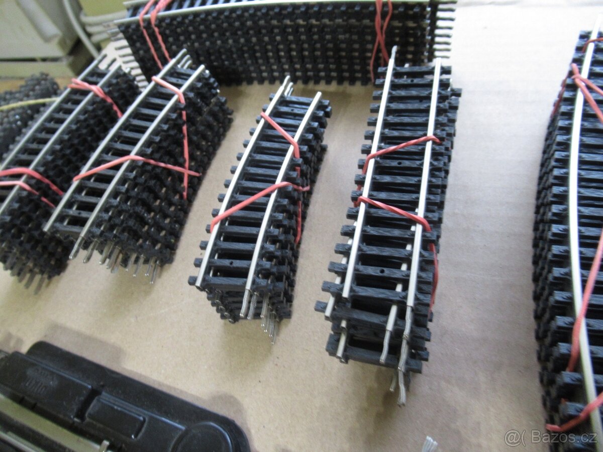 H0 - koleje - železnice vláčky , mašinky - 4